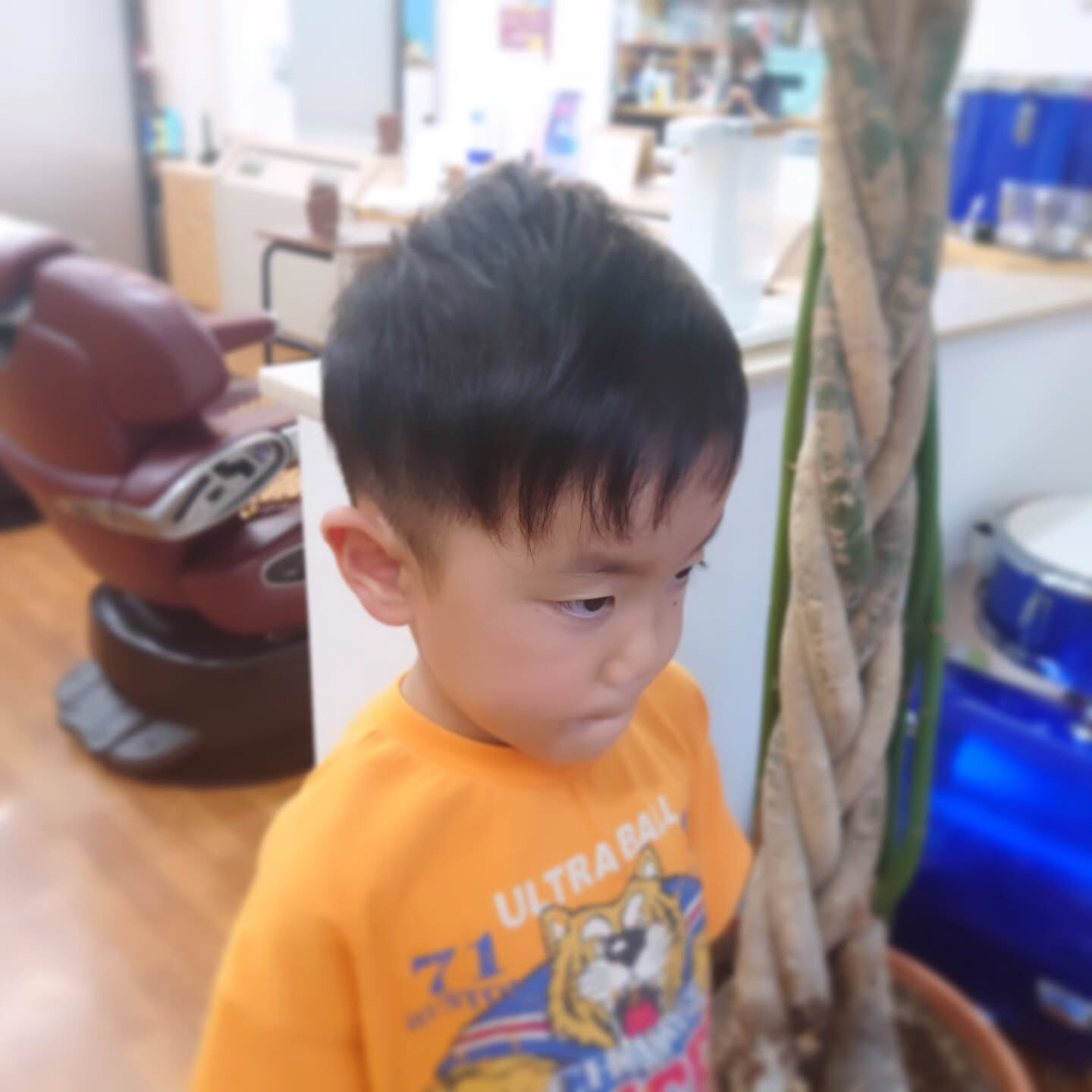 アシンメトリーショートの男の子😎