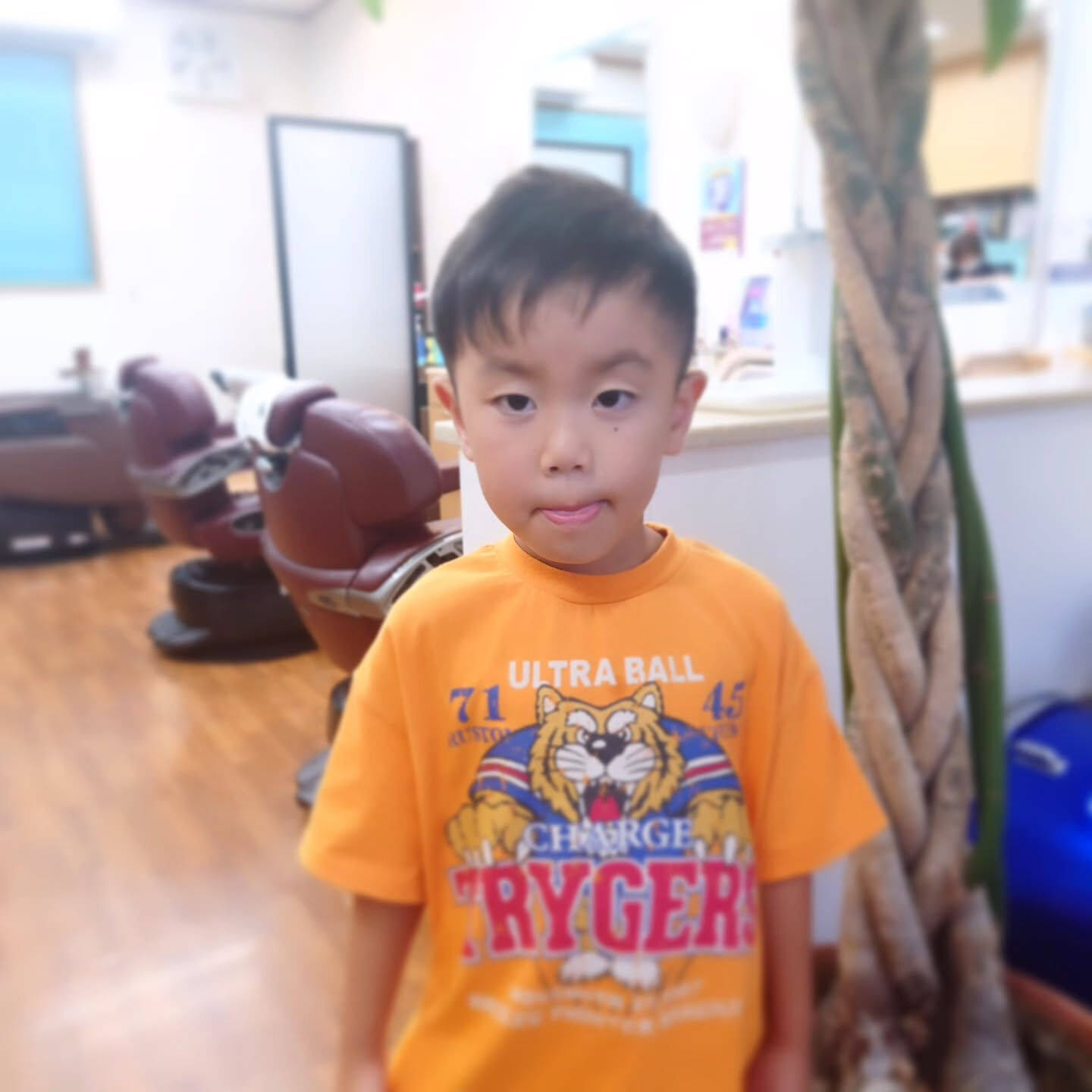 アシンメトリーショートの男の子😎
